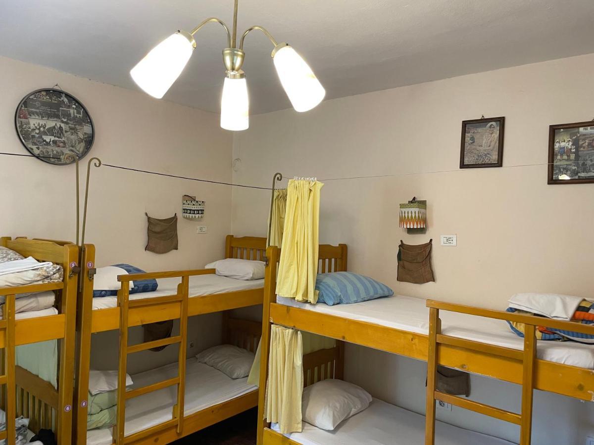 Trip'N'Hostel Тирана Екстер'єр фото