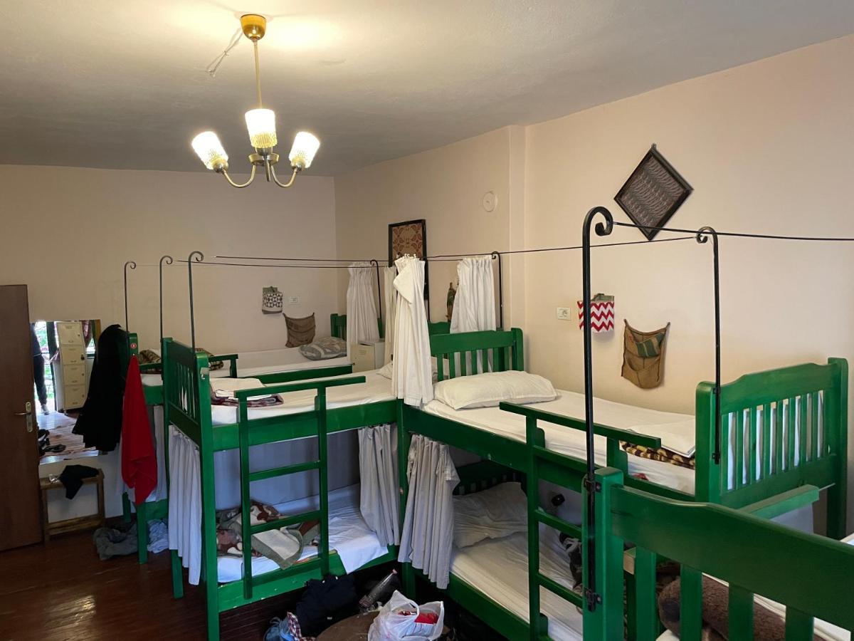 Trip'N'Hostel Тирана Екстер'єр фото