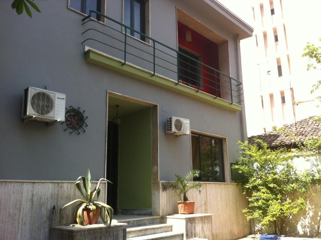Trip'N'Hostel Тирана Екстер'єр фото