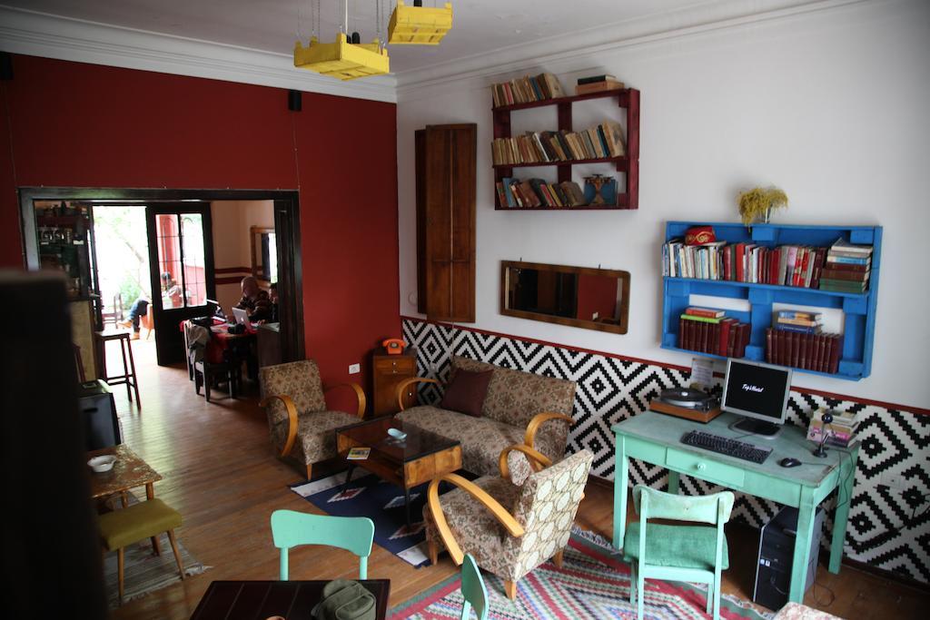 Trip'N'Hostel Тирана Екстер'єр фото