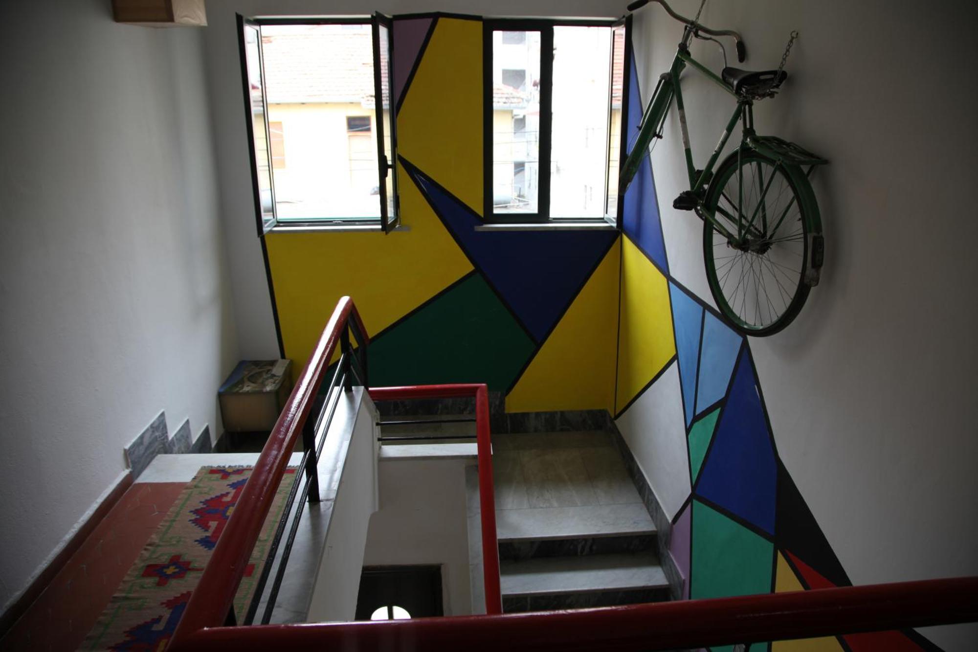 Trip'N'Hostel Тирана Екстер'єр фото